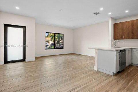 Купить коммерческую недвижимость в Майами, Флорида № 1985183 - фото 7