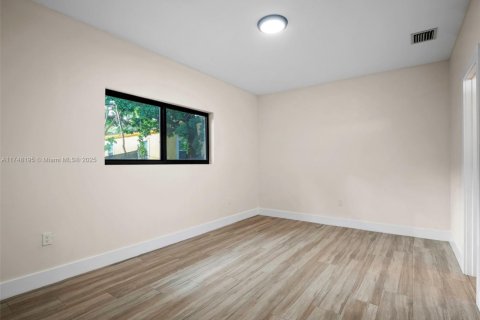 Купить коммерческую недвижимость в Майами, Флорида № 1985183 - фото 30