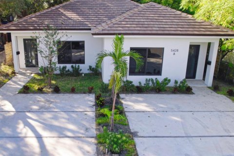 Купить коммерческую недвижимость в Майами, Флорида № 1985183 - фото 1