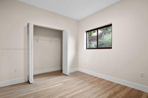 Купить коммерческую недвижимость в Майами, Флорида № 1985183 - фото 23