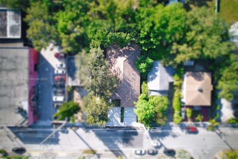 Купить коммерческую недвижимость в Майами, Флорида № 1985183 - фото 2