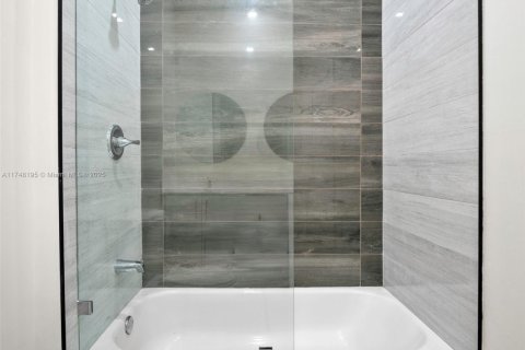 Купить коммерческую недвижимость в Майами, Флорида № 1985183 - фото 20