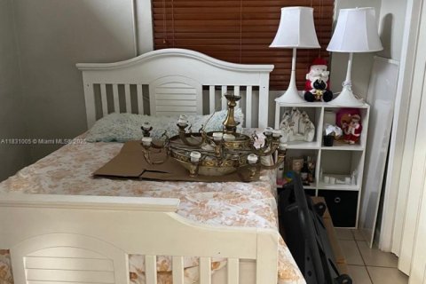 Casa en alquiler en Hialeah, Florida, 3 dormitorios, 116.41 m2 № 1985713 - foto 14