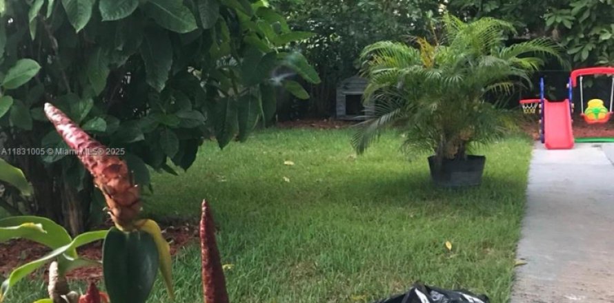 Casa en Hialeah, Florida 3 dormitorios, 116.41 m2 № 1985713