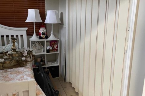 Casa en alquiler en Hialeah, Florida, 3 dormitorios, 116.41 m2 № 1985713 - foto 6