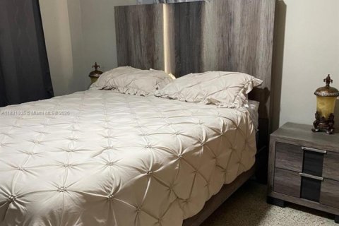 Casa en alquiler en Hialeah, Florida, 3 dormitorios, 116.41 m2 № 1985713 - foto 13