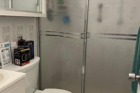 Casa en alquiler en Hialeah, Florida, 3 dormitorios, 116.41 m2 № 1985713 - foto 15