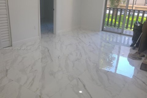 Apartment in Miami, Florida 2 bedrooms, 72.65 sq.m. № 2001018 - photo 2