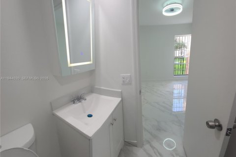 Apartment in Miami, Florida 2 bedrooms, 72.65 sq.m. № 2001018 - photo 14