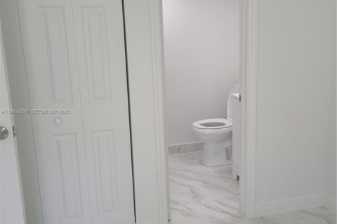 Apartment in Miami, Florida 2 bedrooms, 72.65 sq.m. № 2001018 - photo 16