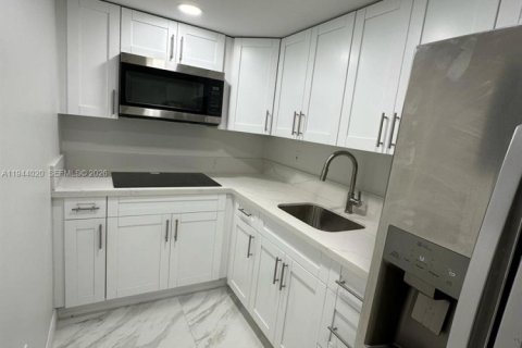 Apartment in Miami, Florida 2 bedrooms, 72.65 sq.m. № 2001018