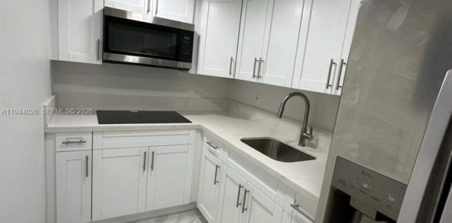 Apartment in Miami, Florida 2 bedrooms, 72.65 sq.m. № 2001018