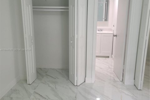 Apartment in Miami, Florida 2 bedrooms, 72.65 sq.m. № 2001018 - photo 6