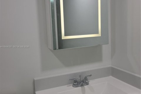 Apartment in Miami, Florida 2 bedrooms, 72.65 sq.m. № 2001018 - photo 11