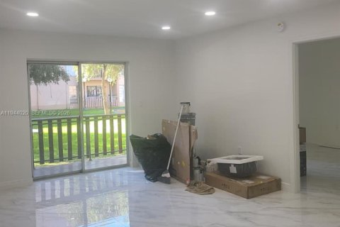 Apartment in Miami, Florida 2 bedrooms, 72.65 sq.m. № 2001018 - photo 3