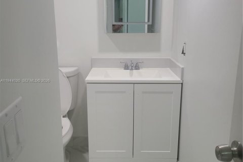 Apartment in Miami, Florida 2 bedrooms, 72.65 sq.m. № 2001018 - photo 10