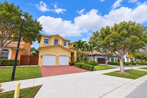 Villa ou maison à Doral, Floride 4 chambres, 283.63 m2 № 2434410