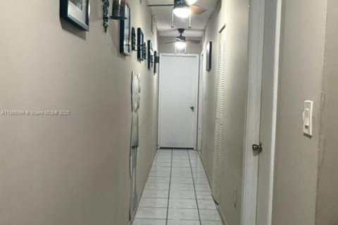 Townhouse in Miami, Florida 3 bedrooms, 144 sq.m. № 1894273 - photo 7