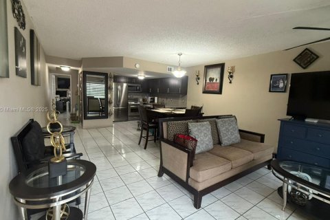 Townhouse in Miami, Florida 3 bedrooms, 144 sq.m. № 1894273 - photo 3