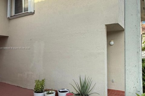 Townhouse in Miami, Florida 3 bedrooms, 144 sq.m. № 1894273 - photo 24