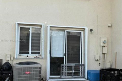 Townhouse in Miami, Florida 3 bedrooms, 144 sq.m. № 1894273 - photo 27