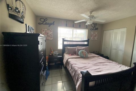 Townhouse in Miami, Florida 3 bedrooms, 144 sq.m. № 1894273 - photo 22