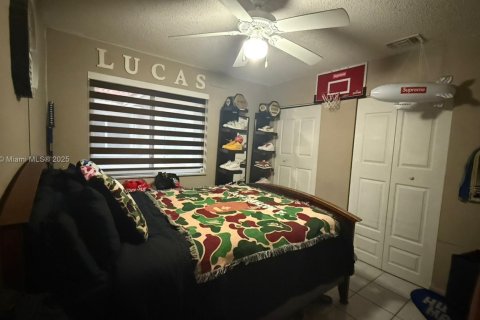 Townhouse in Miami, Florida 3 bedrooms, 144 sq.m. № 1894273 - photo 17