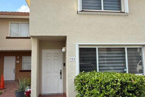 Townhouse in Miami, Florida 3 bedrooms, 144 sq.m. № 1894273 - photo 25