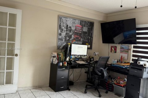 Townhouse in Miami, Florida 3 bedrooms, 144 sq.m. № 1894273 - photo 4