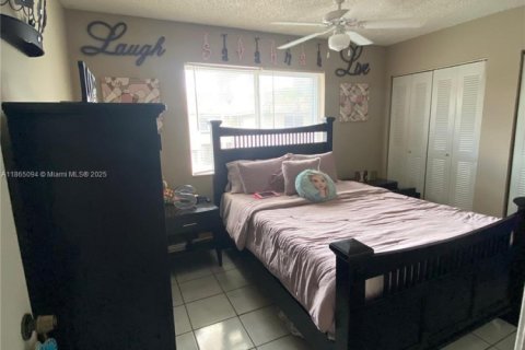 Townhouse in Miami, Florida 3 bedrooms, 144 sq.m. № 1894273 - photo 18