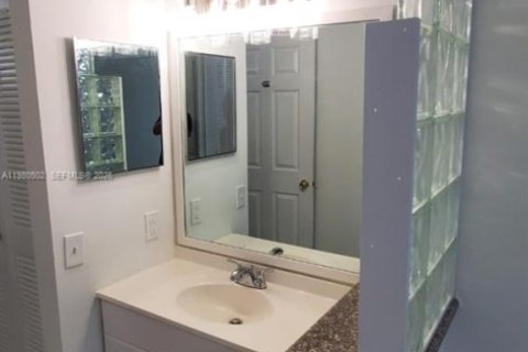 Снять в аренду кондоминиум в Санрайз, Флорида 2 спальни, 95.13м2, № 2043445 - фото 13