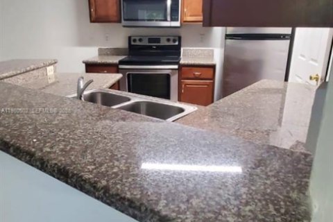 Снять в аренду кондоминиум в Санрайз, Флорида 2 спальни, 95.13м2, № 2043445 - фото 3