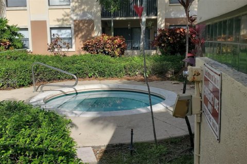 Снять в аренду кондоминиум в Санрайз, Флорида 2 спальни, 95.13м2, № 2043445 - фото 25