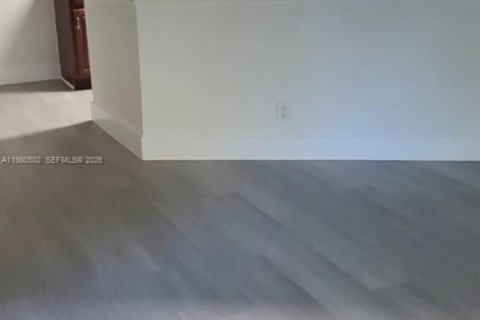 Снять в аренду кондоминиум в Санрайз, Флорида 2 спальни, 95.13м2, № 2043445 - фото 4