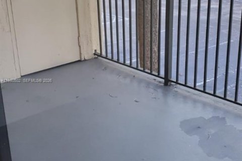 Снять в аренду кондоминиум в Санрайз, Флорида 2 спальни, 95.13м2, № 2043445 - фото 8