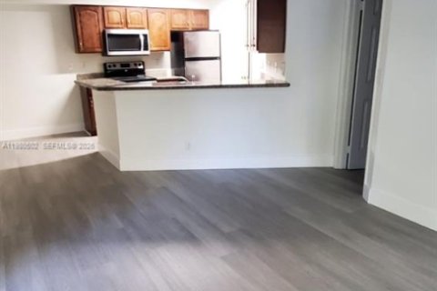 Снять в аренду кондоминиум в Санрайз, Флорида 2 спальни, 95.13м2, № 2043445 - фото 5