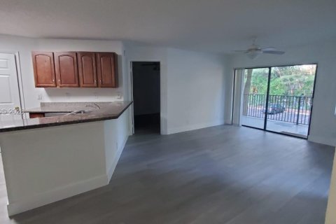 Кондоминиум с 2 спальнями в Санрайз, Флорида № 2043445
