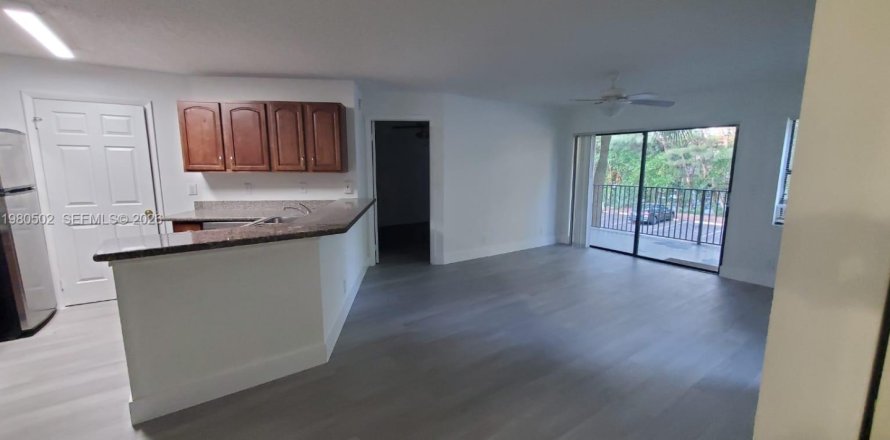 Кондоминиум с 2 спальнями в Санрайз, Флорида № 2043445