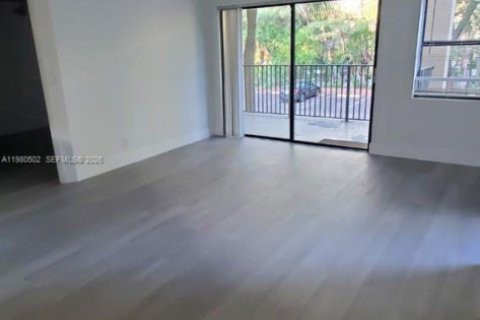 Снять в аренду кондоминиум в Санрайз, Флорида 2 спальни, 95.13м2, № 2043445 - фото 7