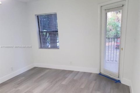 Снять в аренду кондоминиум в Санрайз, Флорида 2 спальни, 95.13м2, № 2043445 - фото 9