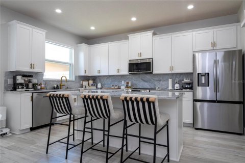Townhouse in Windermere, Florida 3 bedrooms, 148.64 sq.m. № 2105042 - photo 19