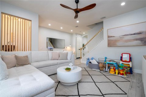 Townhouse in Windermere, Florida 3 bedrooms, 148.64 sq.m. № 2105042 - photo 11
