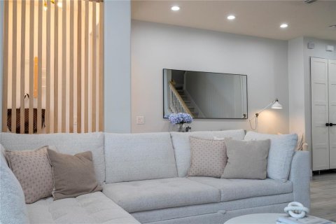 Townhouse in Windermere, Florida 3 bedrooms, 148.64 sq.m. № 2105042 - photo 12