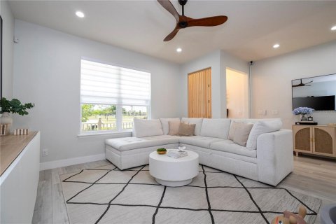 Townhouse in Windermere, Florida 3 bedrooms, 148.64 sq.m. № 2105042 - photo 10