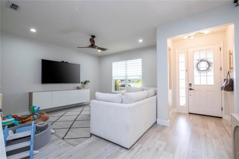 Townhouse in Windermere, Florida 3 bedrooms, 148.64 sq.m. № 2105042 - photo 5