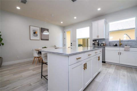 Townhouse in Windermere, Florida 3 bedrooms, 148.64 sq.m. № 2105042 - photo 29