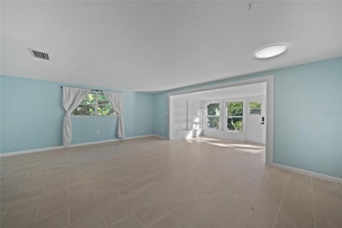 Villa ou maison à vendre à Port Charlotte, Floride: 3 chambres, 158.77 m2 № 1910593 - photo 6