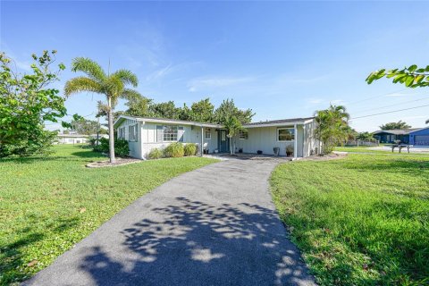 Villa ou maison à vendre à Port Charlotte, Floride: 3 chambres, 158.77 m2 № 1910593 - photo 1