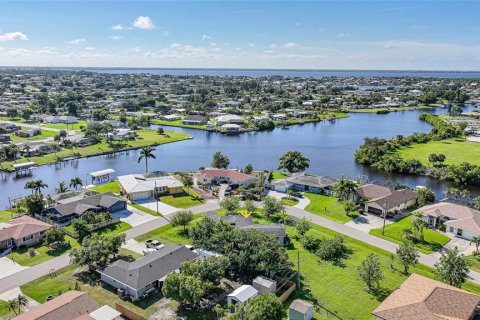 Villa ou maison à vendre à Port Charlotte, Floride: 3 chambres, 158.77 m2 № 1910593 - photo 2