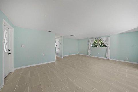 Villa ou maison à vendre à Port Charlotte, Floride: 3 chambres, 158.77 m2 № 1910593 - photo 5